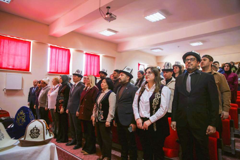 “Türk Geleneksel Başlıkları ve Kalpak” Konulu Konferans Gerçekleştirildi